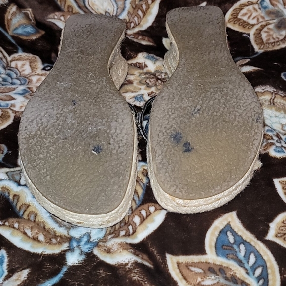 Personal Identity Brown Embroidered Sandals - Picture 6 of 8